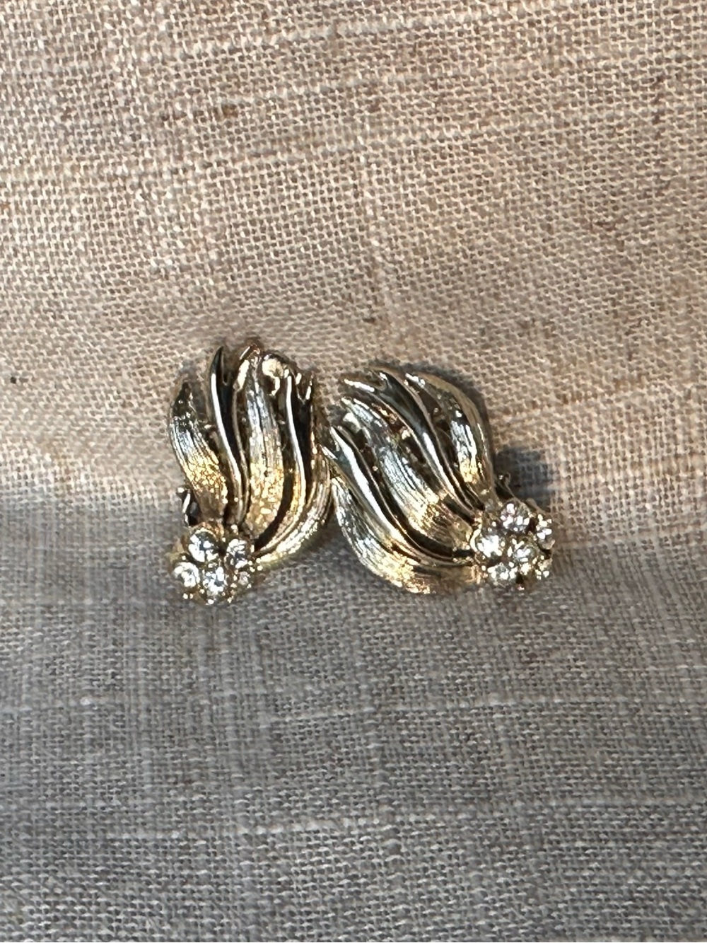 Vintage Lisner Silver Tone Rhinestone Leaf Clip On Earrings Mid Century
